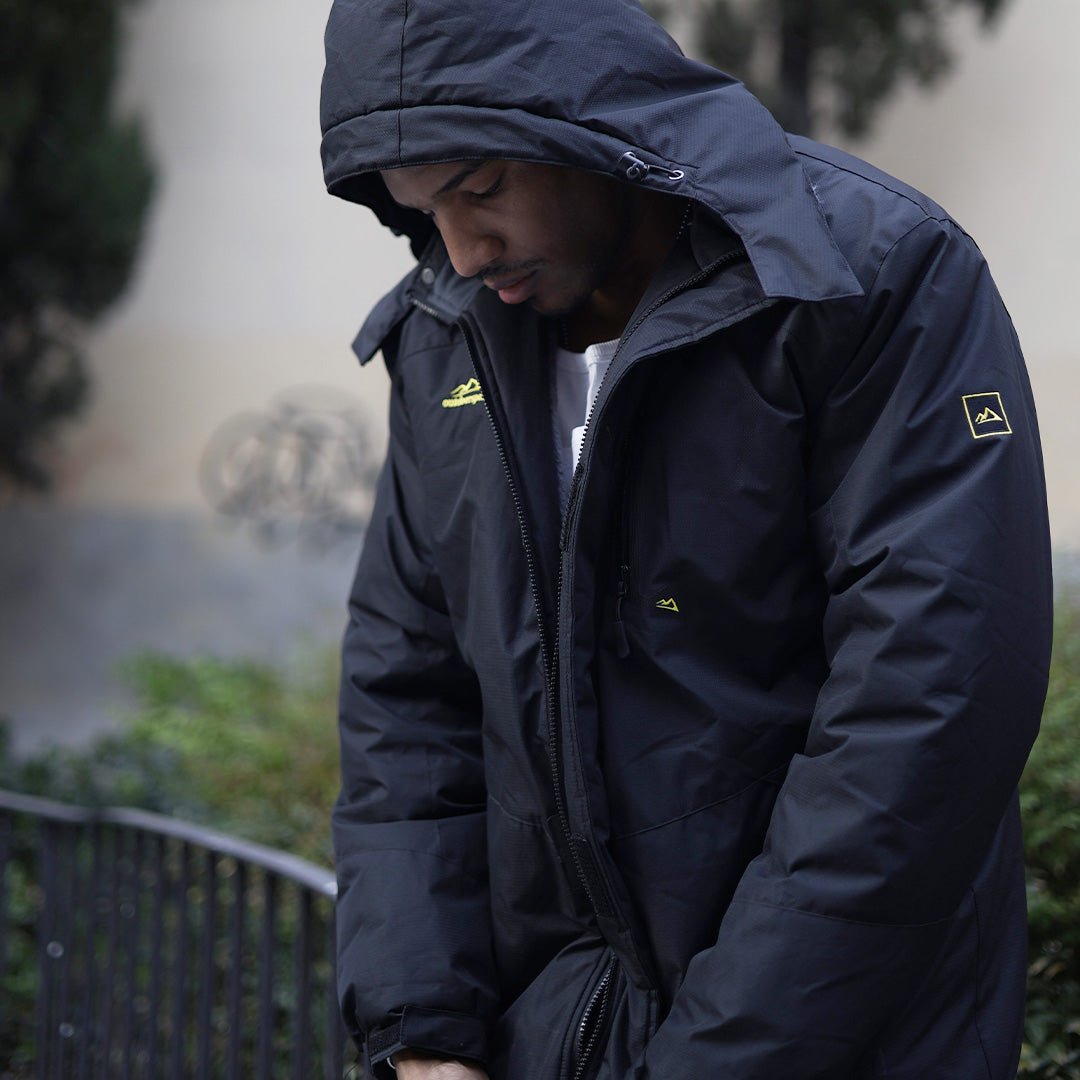 Men's Waterproof Fleece Lined Ski Jacket with Multiple Pockets